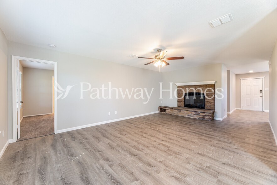 Building Photo - 1679 Chesterwood Dr