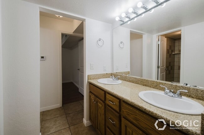 Building Photo - 1044 E 400 S