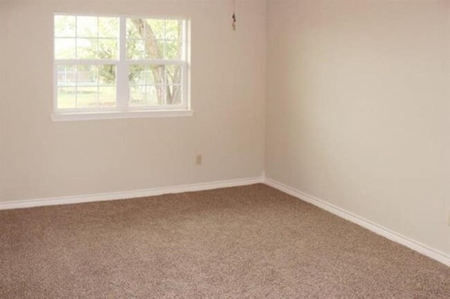 Building Photo - 404 SW 71st St