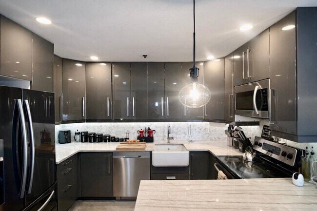 Building Photo - 415 Newark St.