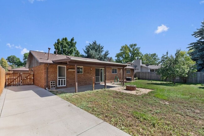 Building Photo - 4857 N Roosevelt Ave