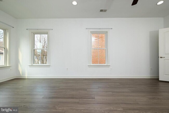 Building Photo - 336 Grand St