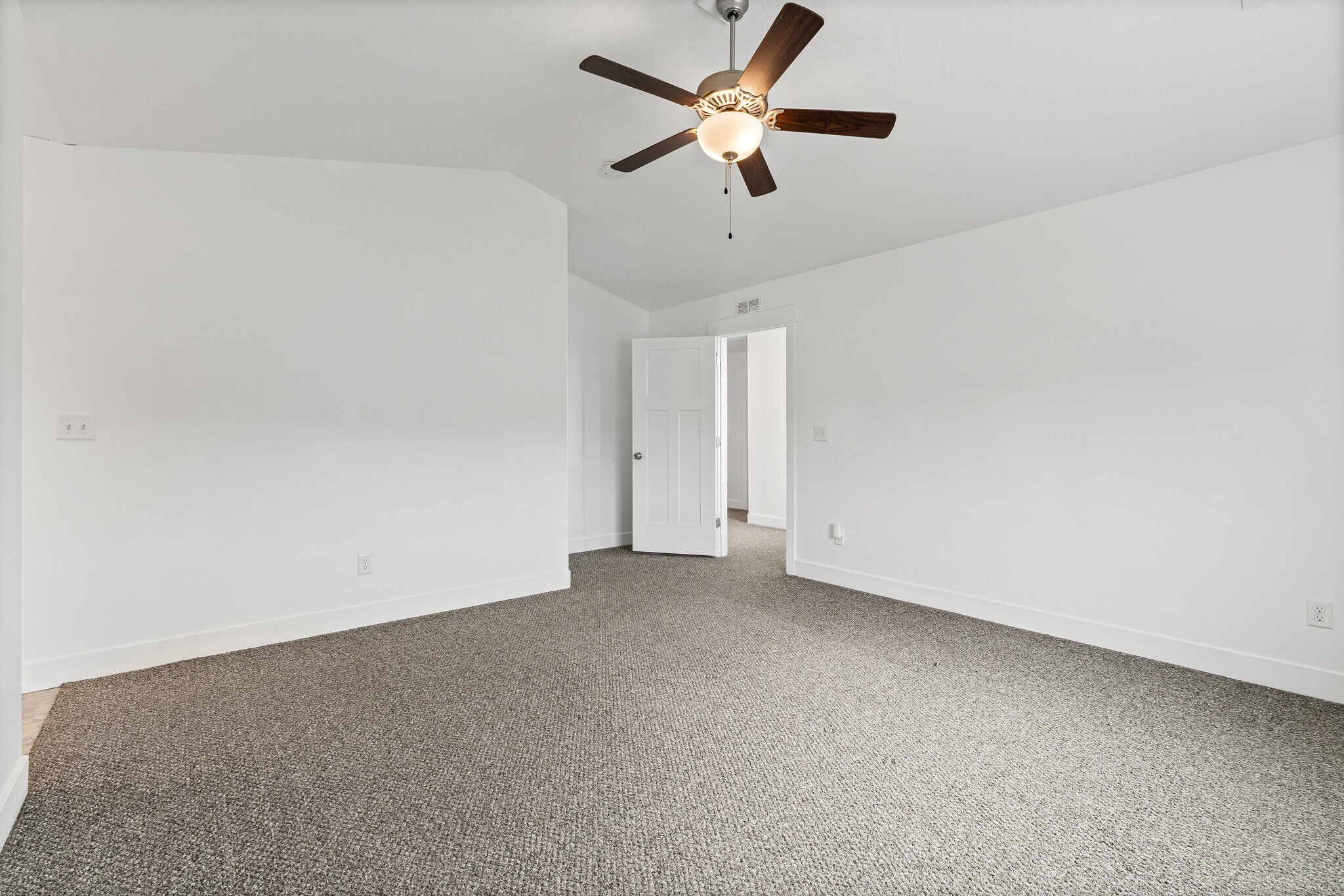 Master bedroom - 4877 E Silver Ridge Rd