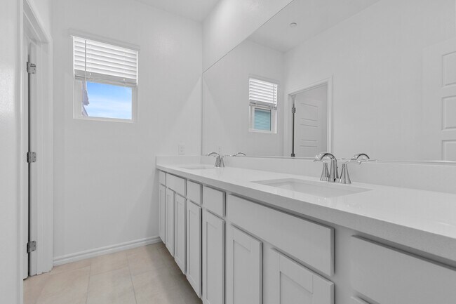 Building Photo - 3508 Liviana Gln Ave