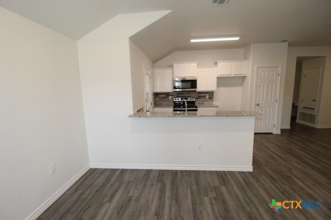 Building Photo - 118 Wind Ridge Dr