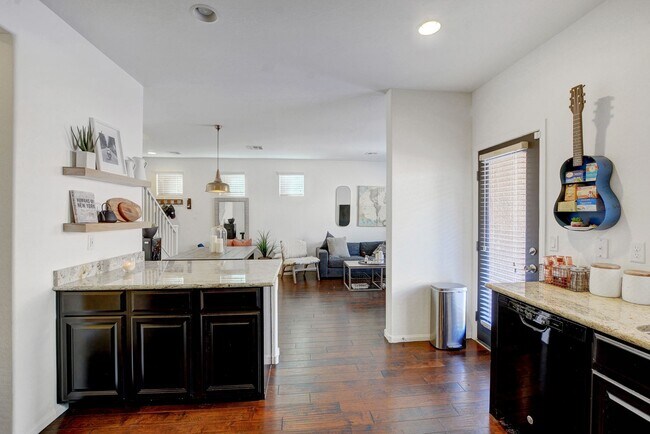 Building Photo - WONDERFUL 3 BEDROOM HOME IN THE SOUTHWEST!