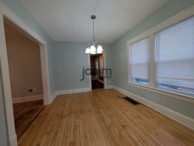 Building Photo - 1560 Coutant Ave