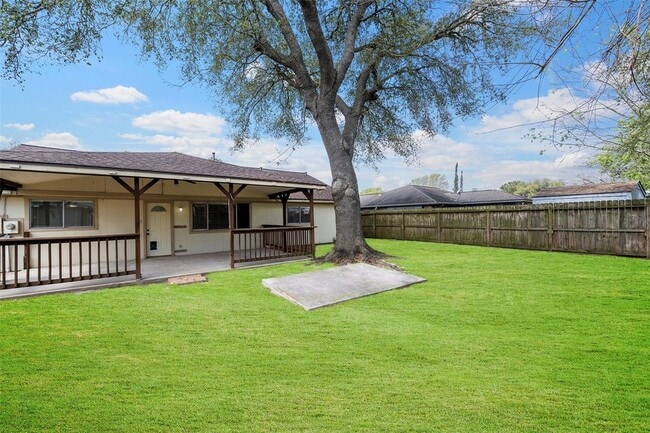 Building Photo - 14154 Whispering Palms Dr