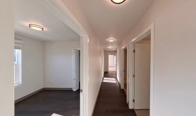 Building Photo - 900 N Oak Harbor St