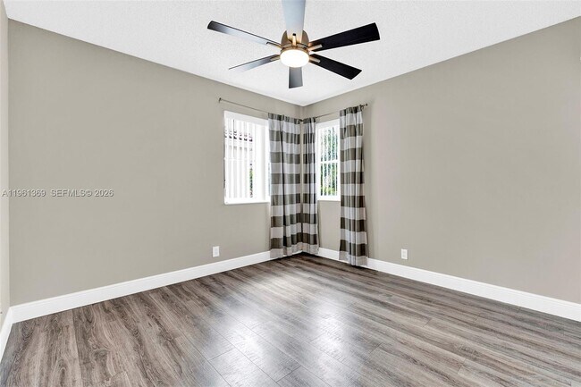 Building Photo - 1518 Maple Dr