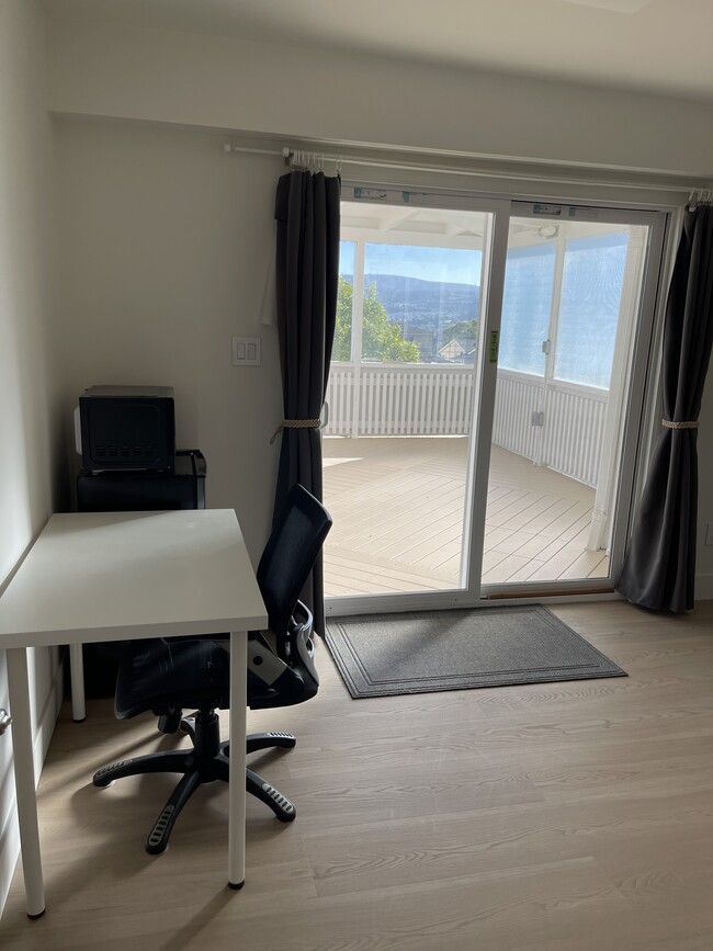 Building Photo - 633 Rocca Ave