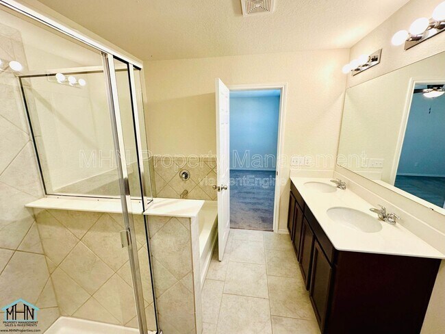 Building Photo - 11935 Sitio Plains