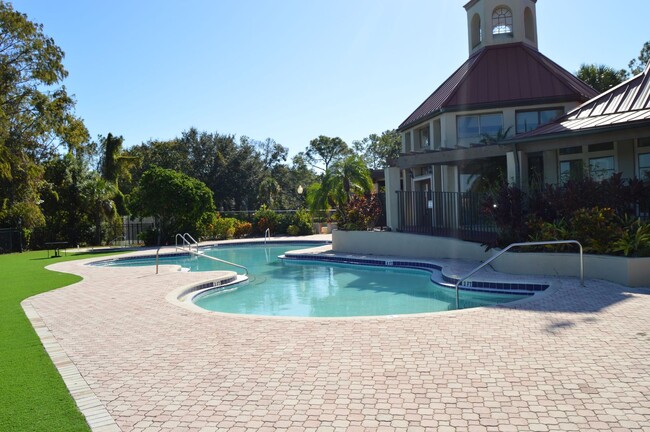 Building Photo - 2 Bed 2 Bath Condo with fireplace!!!