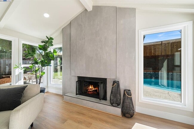 Building Photo - 3613 Perada Dr