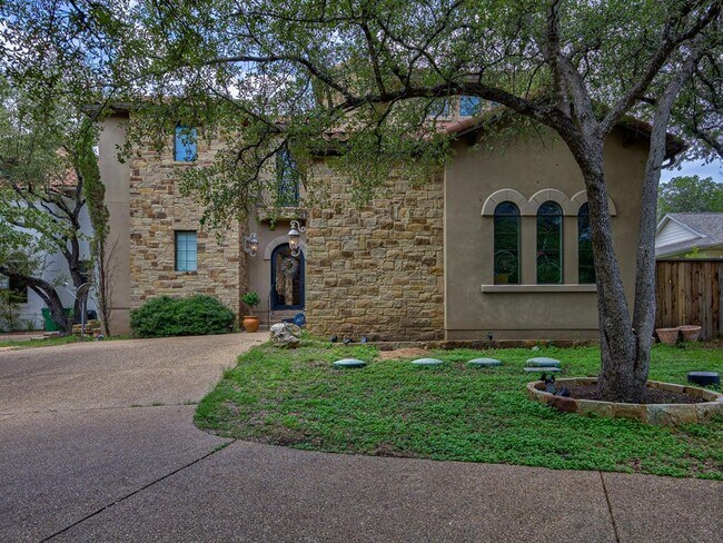 Building Photo - 1310 Minnie Dr
