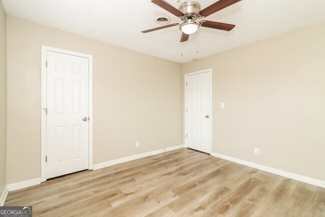 Building Photo - 428 WI Pkwy