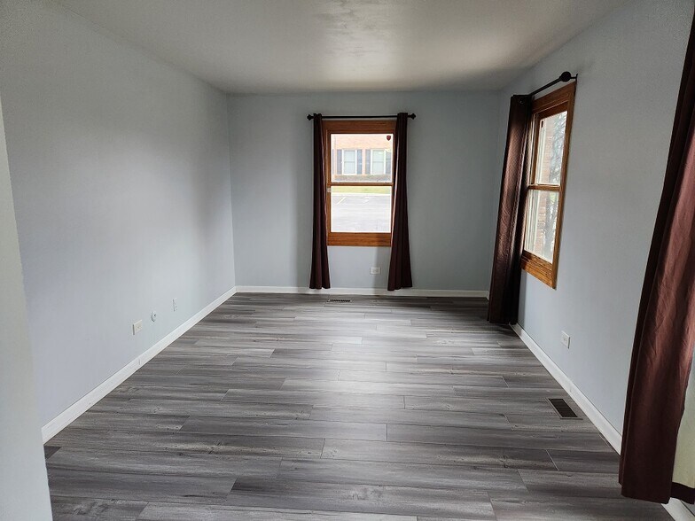 Building Photo - 1711 Sussex Walk
