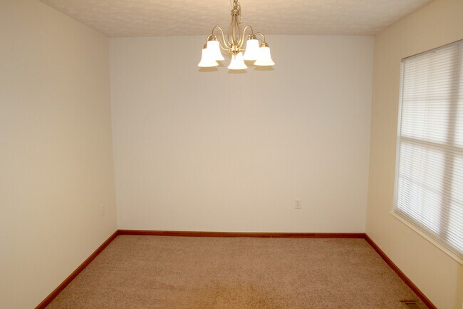 Building Photo - Pebblebrook Apartments 109