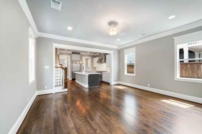 Building Photo - 6 Red Harper Dr