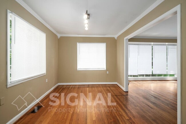 Building Photo - 1156 Skyline Dr