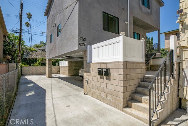 Primary Photo - 1615 Winona Blvd