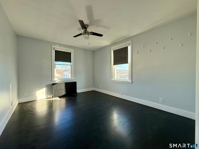 Building Photo - 30 Russell St