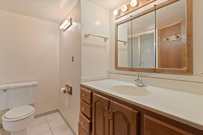 Building Photo - Expansive 2200 SQ Ft Home in Broomfield!