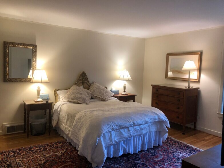 Building Photo - 796 Wesley Dr NW