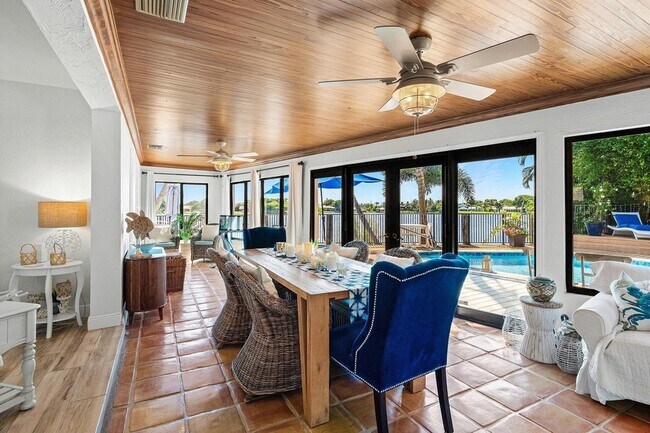 Building Photo - 25 NW 24th Ct