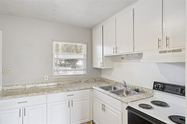 Building Photo - 420 Euclid Ave