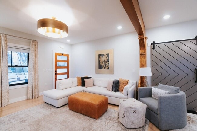 Building Photo - 1011 Nutwood St