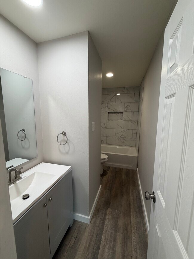 Building Photo - 103 Briarfield Cove