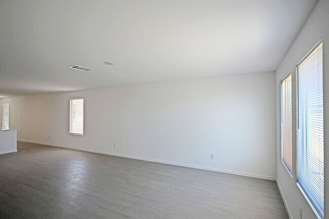 Building Photo - 2411 Shady Grv