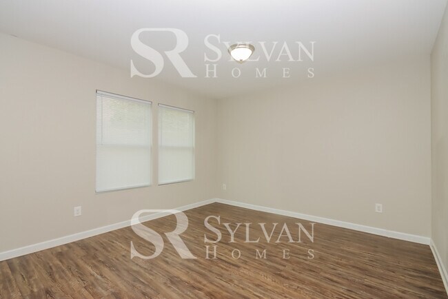 Building Photo - Prepare to fall in love with this 3 bedroo...