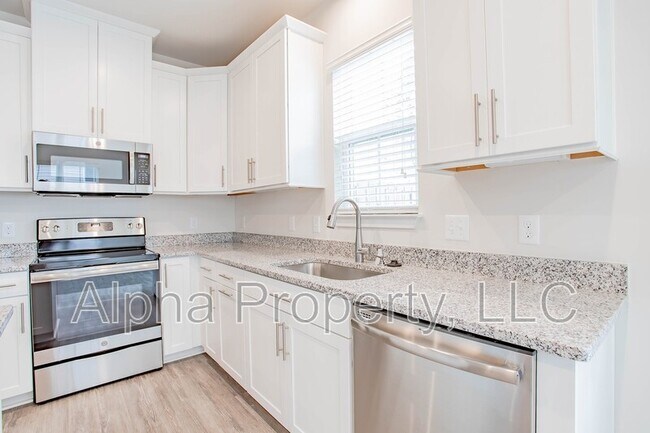 Building Photo - 215 Clearwood Dr