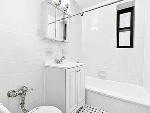 Building Photo - 2244 Bronx Pk E