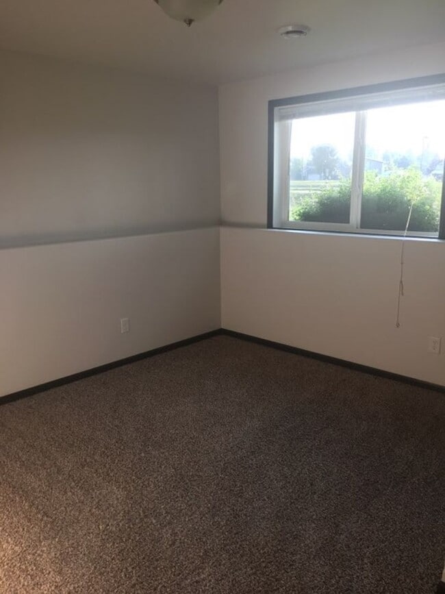 Building Photo - 3 Bed 2.5 Bath Twin Home