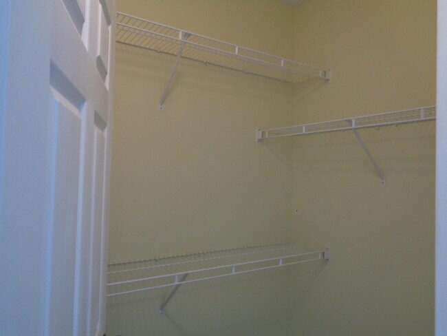 Building Photo - 10372 Fox Trail Rd S