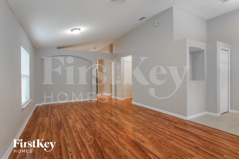 Building Photo - 1460 Greenway Pl