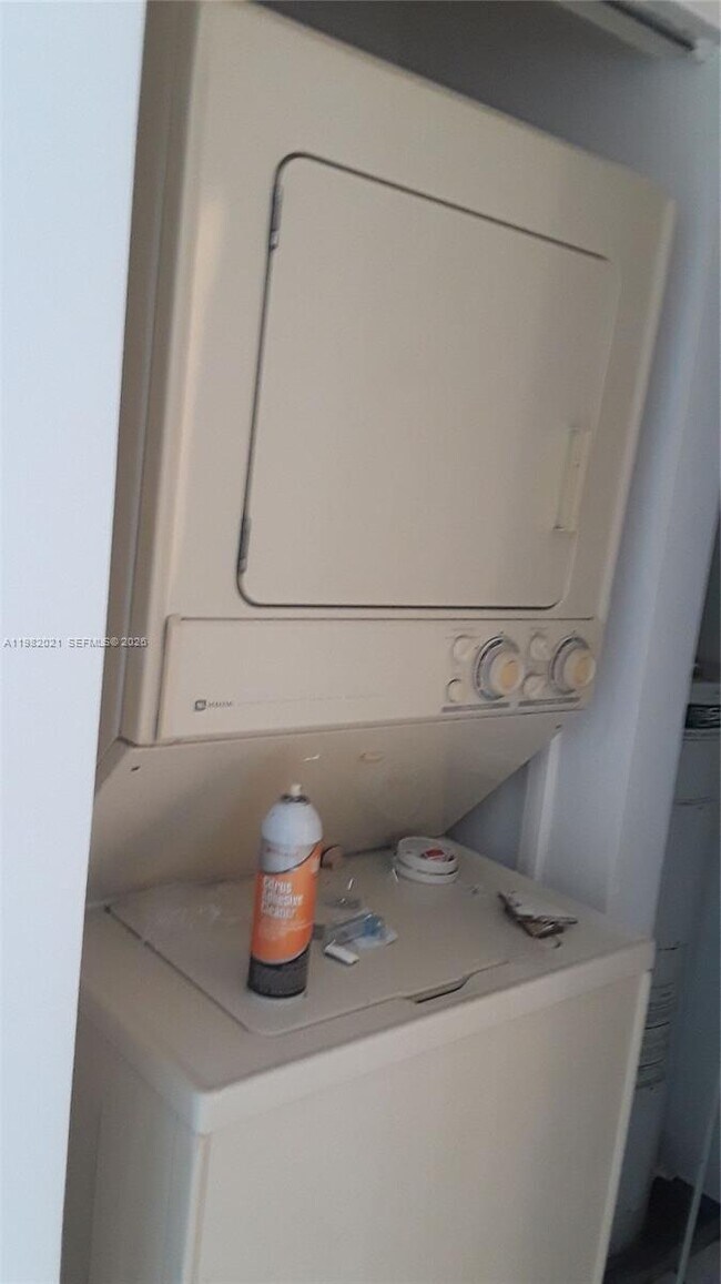 Building Photo - 206 Lake Pointe Dr