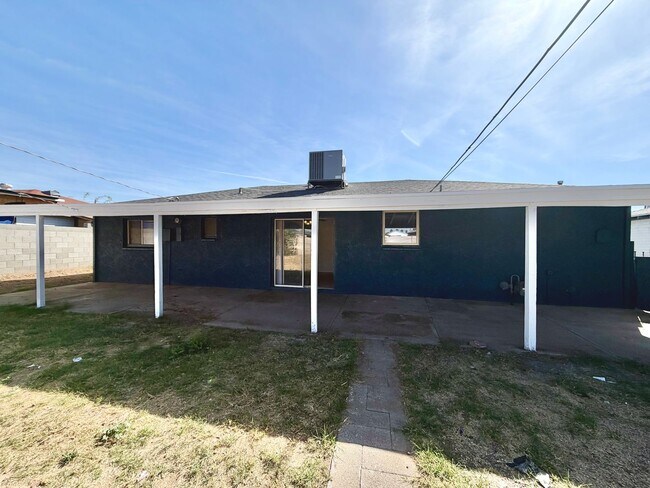Building Photo - 3 Bedroom Gem with large bonus room and RV gate! No HOA