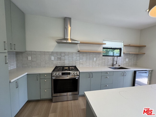 Building Photo - 8571 1/2-8587 1/2 Rugby Dr