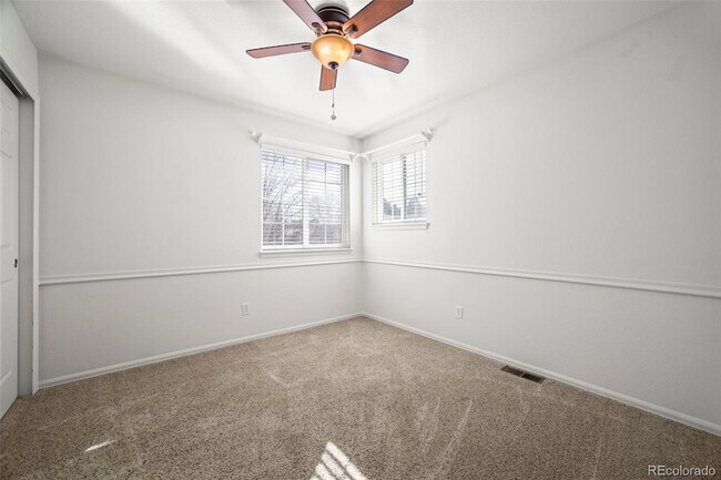 Building Photo - 421 W English Sparrow Dr