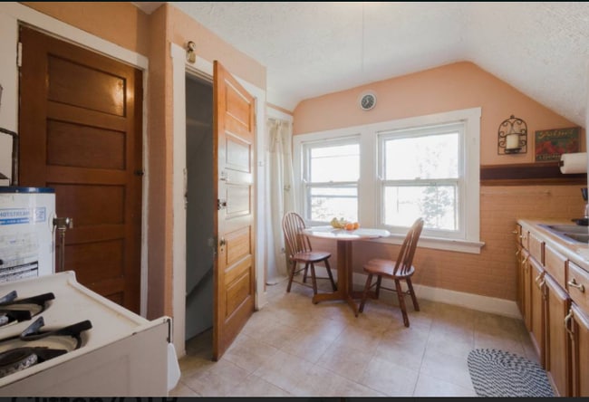 Building Photo - 2451 Maplewood Ave