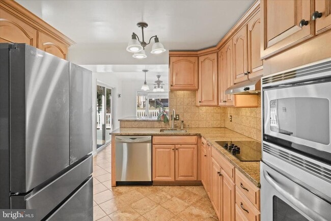 Building Photo - 3838 Glenbrook Rd