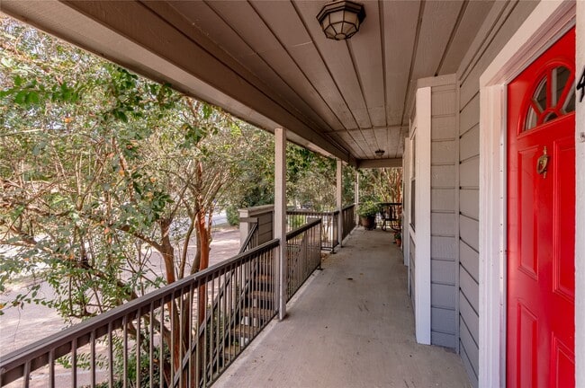 Building Photo - 2404 Sycamore Ave