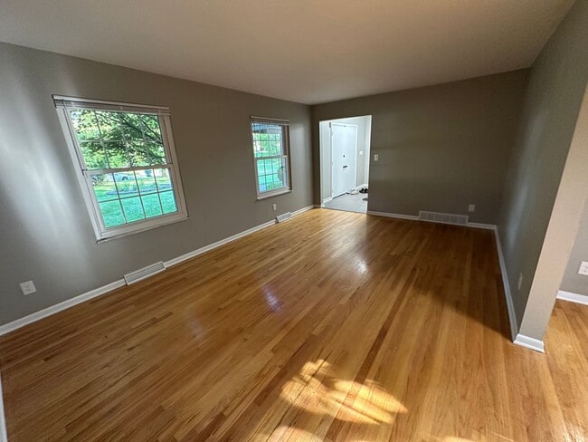 Building Photo - Stunning Single Family Home in “The Knolls”