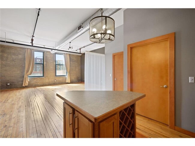 Building Photo - 523 Jackson St
