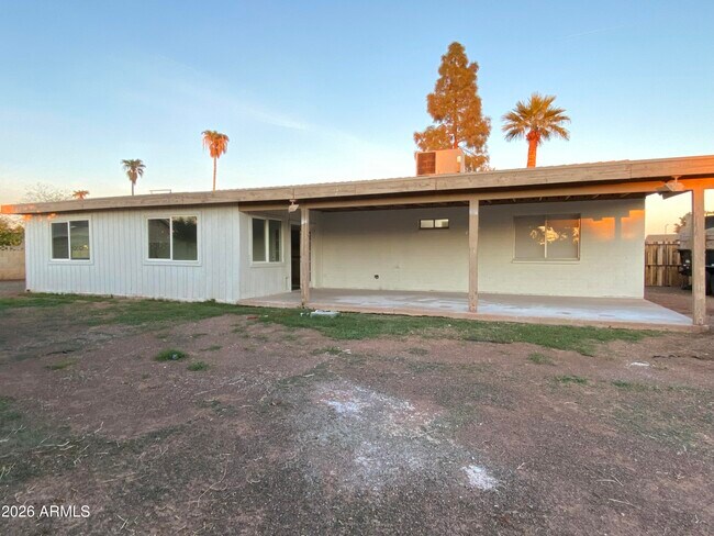 Building Photo - 2121 W Sequoia Dr