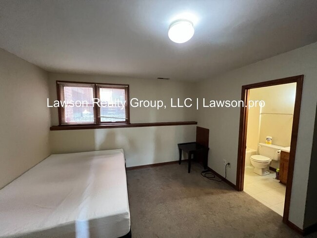 Building Photo - 2217 Jefferson St SW